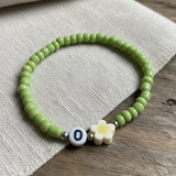 Green Seed Bead Daisy Bracelet with Initial O, Cute Personalized Stretch Jewelry, Symbol of Growth & Happiness Gift